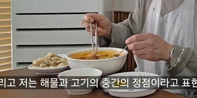 고추짬뽕이에요. 베트남 고추를 써서 향과 매운맛을 냈다고 해요.